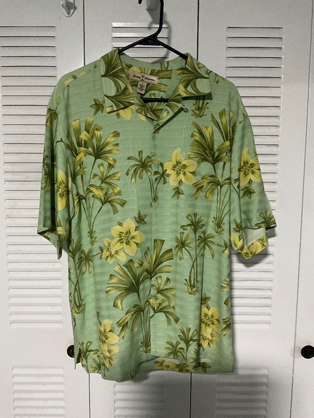 Tommy Bahama Silk Hawaiian Shirt Men’s Medium